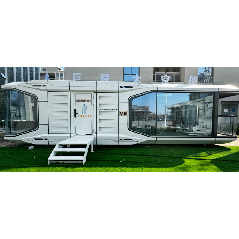 How does the space capsule guesthouse achieve an efficient and stable energy supply system?